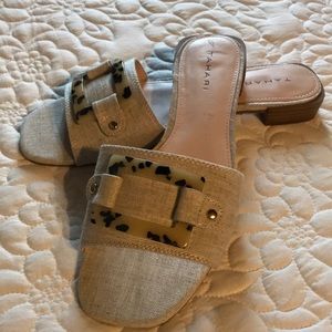 Tahari Size 9 Slide Sandals